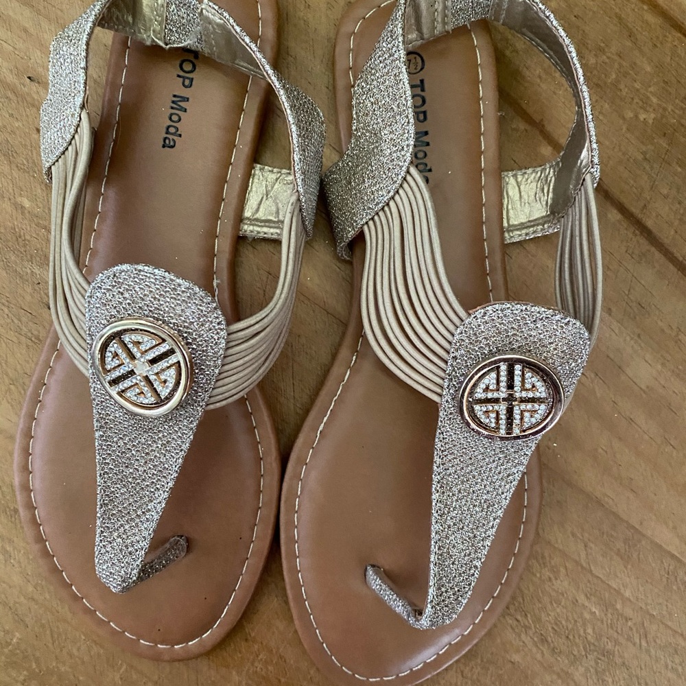 NEVER WORN. TOP Moda Sandals